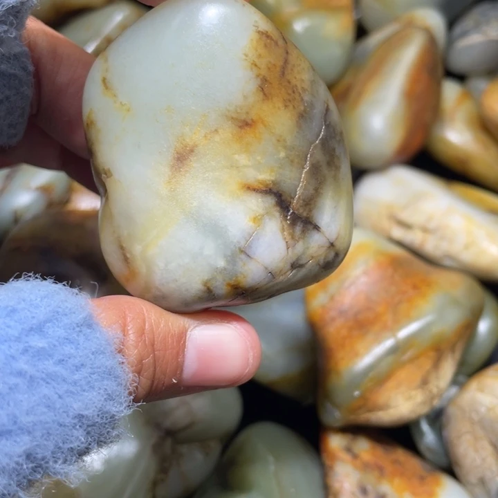 和田玉未镶嵌把件