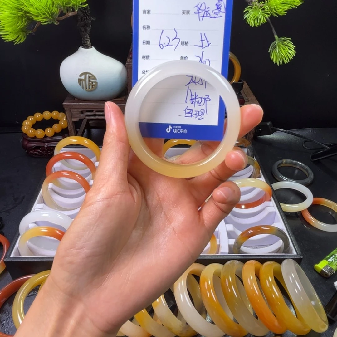 石英质玉手镯未镶嵌华****兰