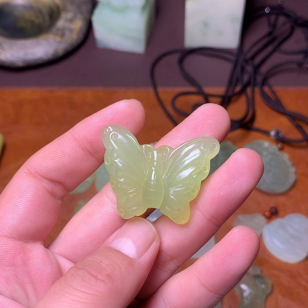 未镶嵌蛇纹石玉颈饰