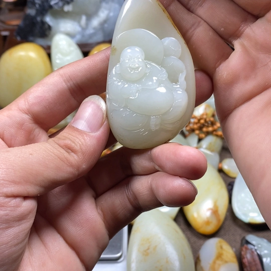 和田玉未镶嵌把件