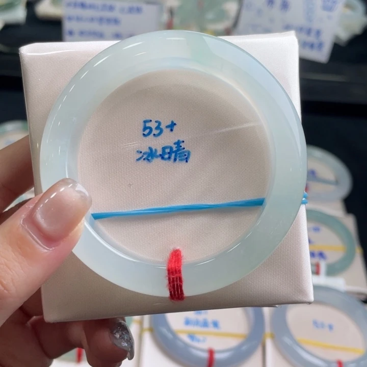 翡翠手镯未镶嵌翡翠手镯