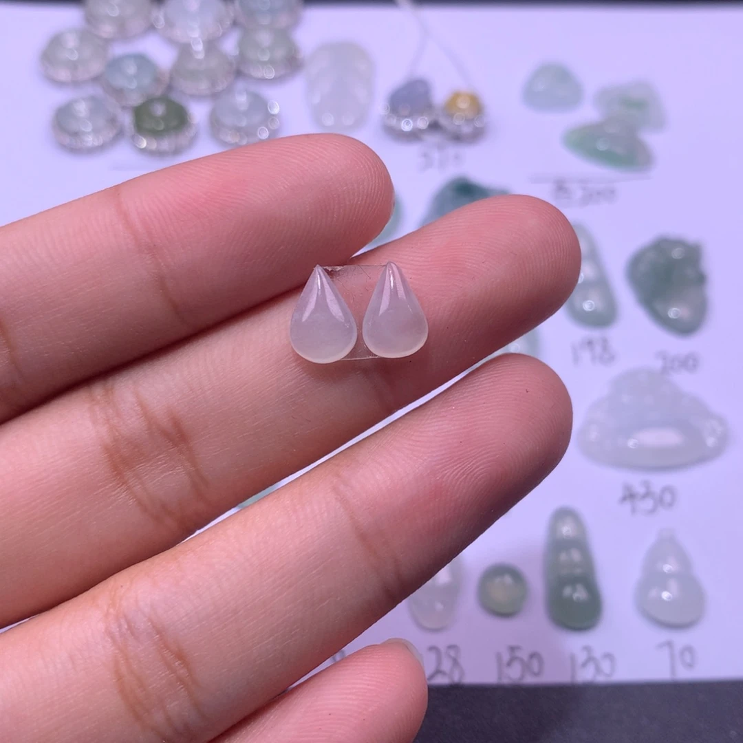 翡翠未镶嵌颈饰水滴2