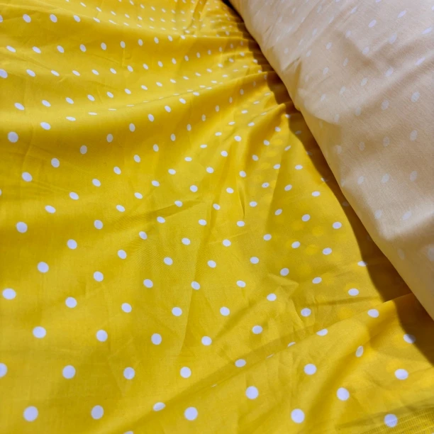 纯棉贡缎面料 黄底白色波点 柔软有光泽感 3米价