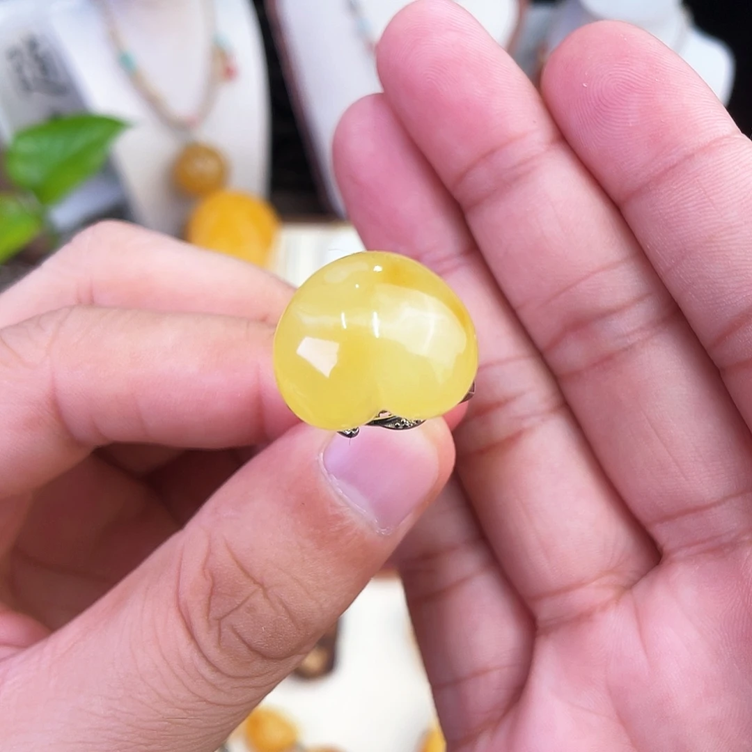 未镶嵌琥珀珠宝奇石