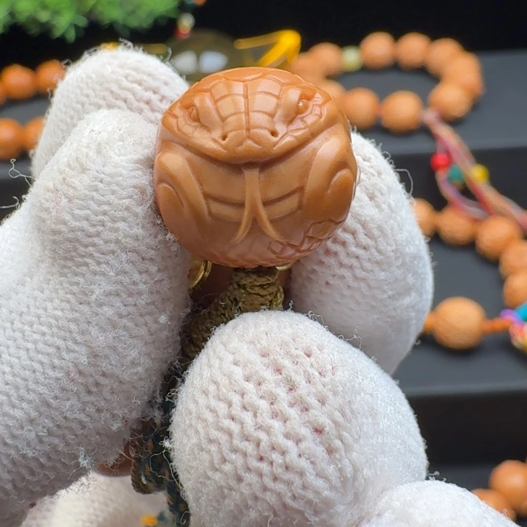 猴头核桃吊坠灵蛇现瑞