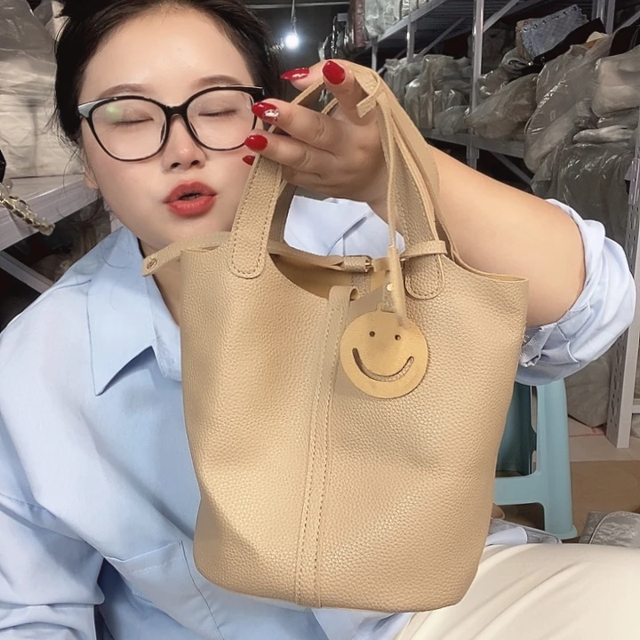 PU黄牛皮（革）PVC时尚潮流时尚