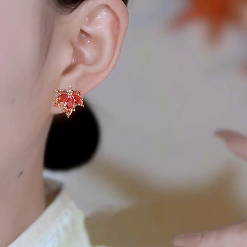 铜合金锆石耳饰 [一叶知秋]枫叶精致镀14k气质时尚法式耳钉红色