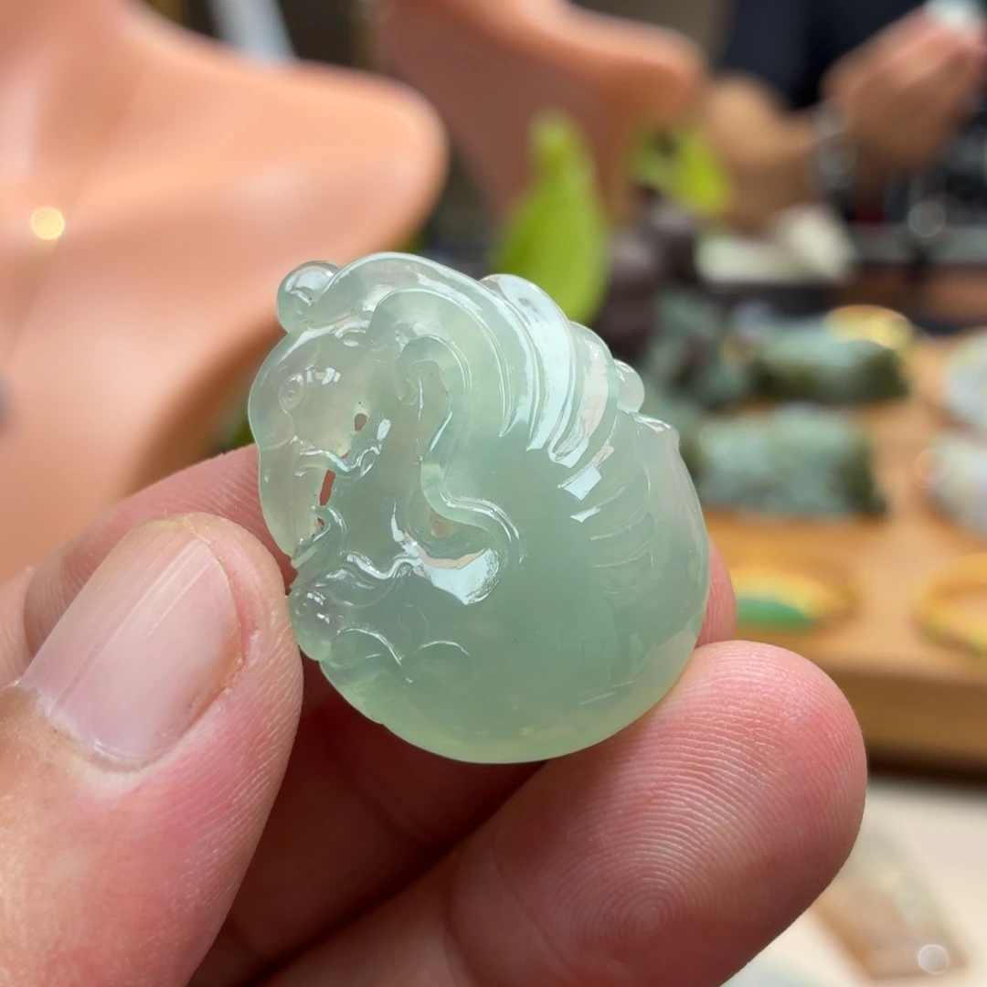 翡翠未镶嵌颈饰天鹅之梦