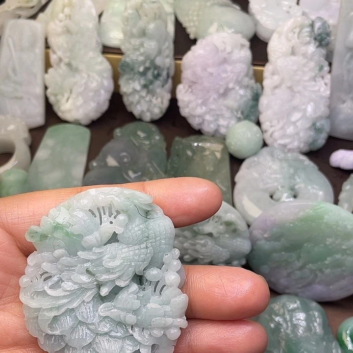 定制翡翠未镶嵌挂件