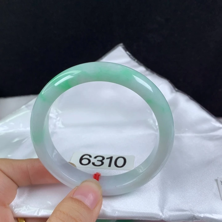 翡翠未镶嵌手镯57圈
