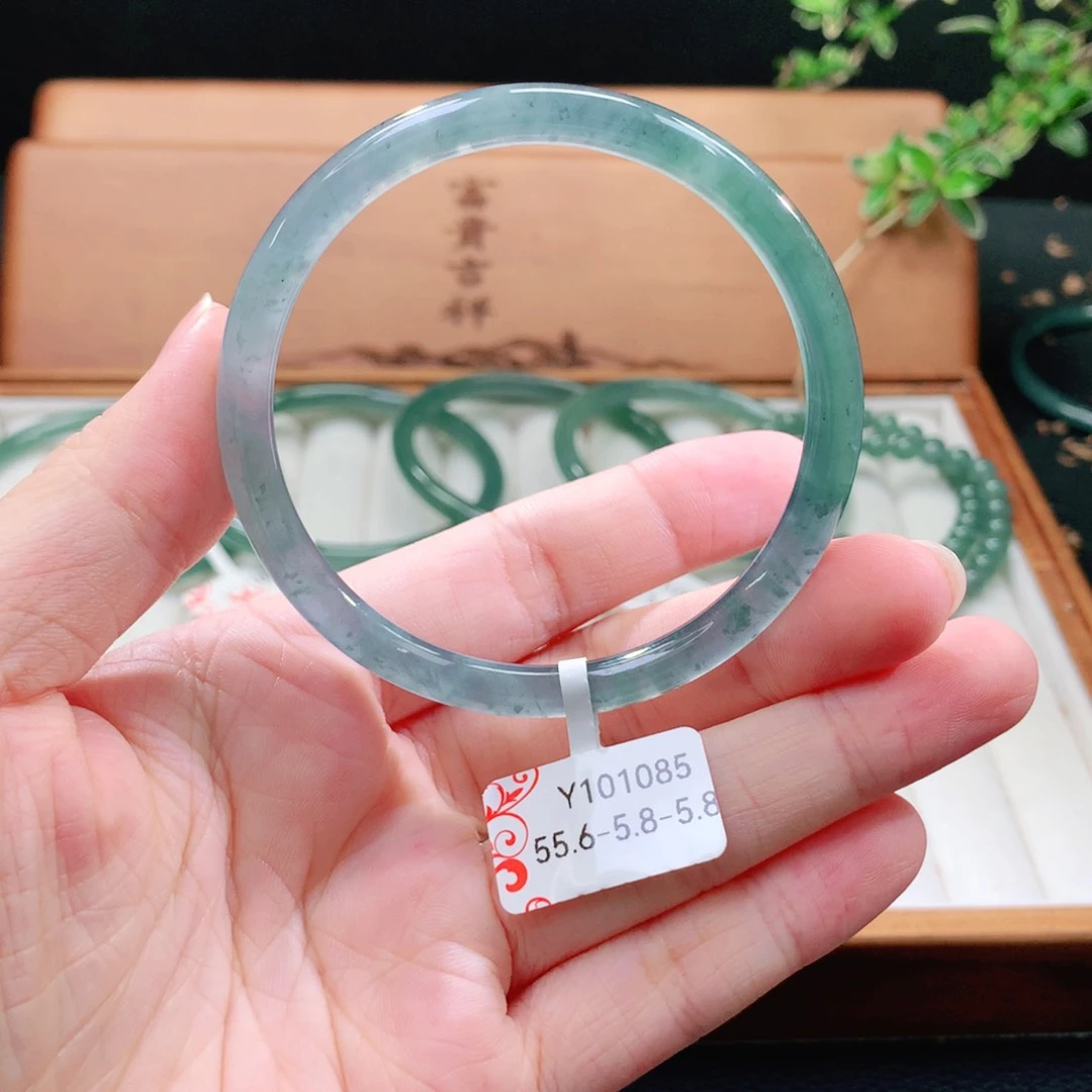 翡翠手镯（圆镯）未镶嵌