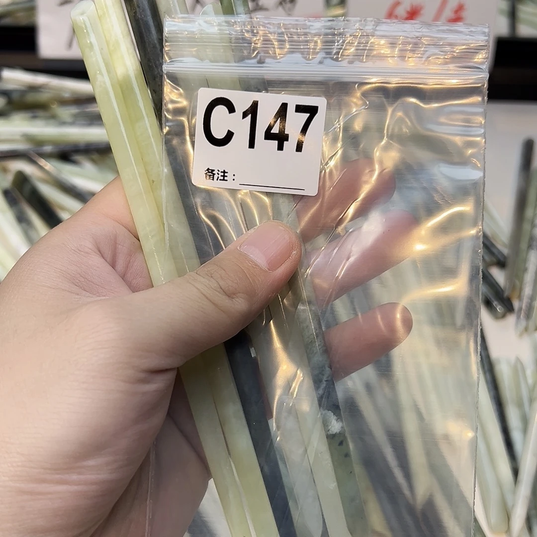 刘***莎未镶嵌蛇纹石玉发饰