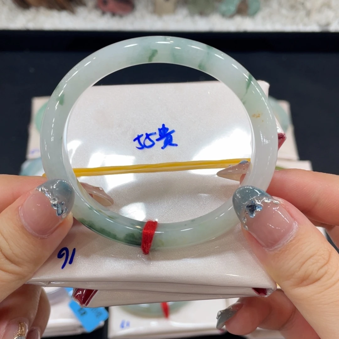 翡翠手镯未镶嵌缅甸天然翡翠手镯