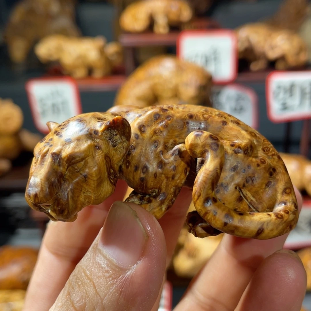 香榧木木雕手工把件太行崖柏留疤料豹子