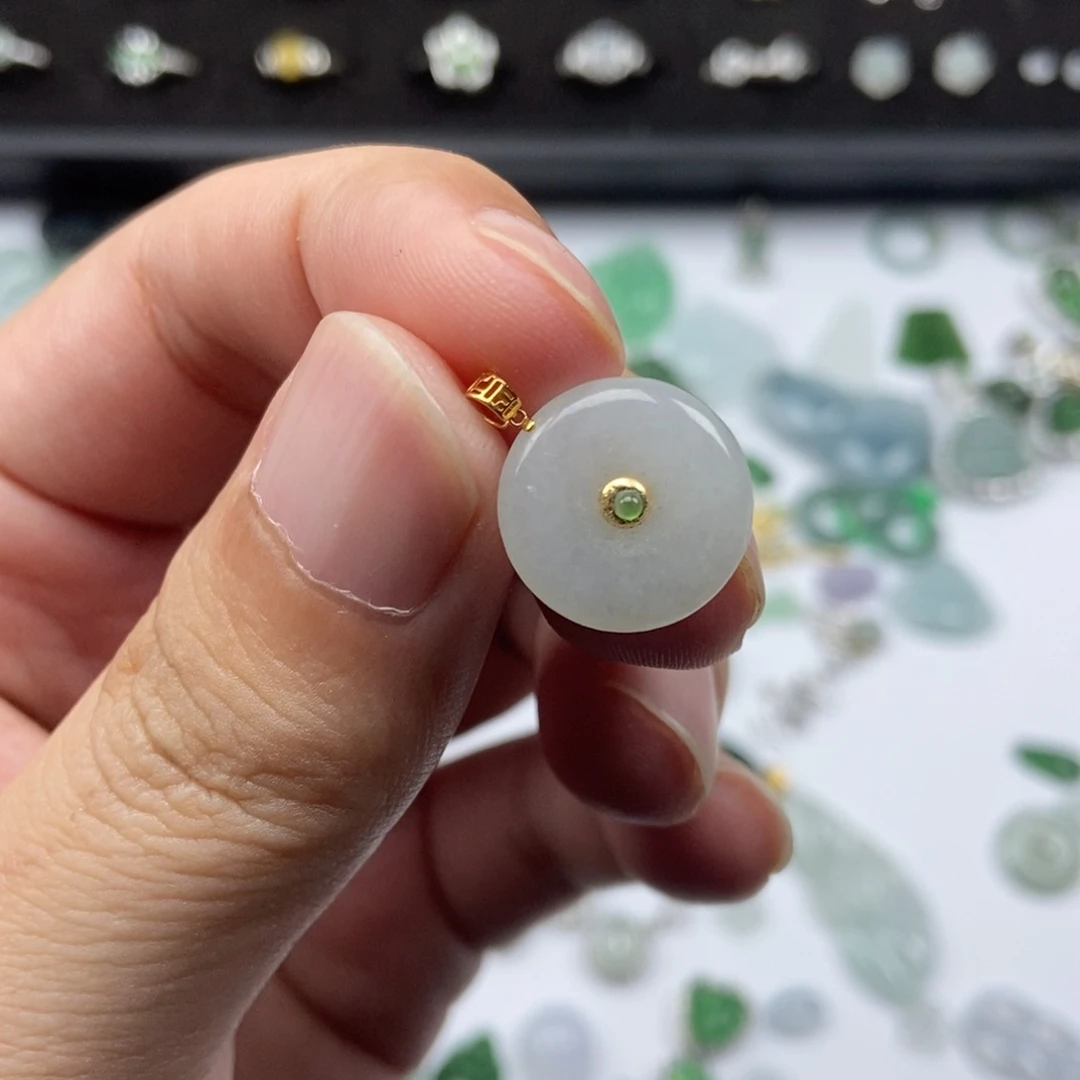 翡翠18K金镶嵌颈饰