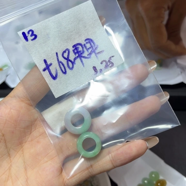 定制翡翠未镶嵌果****)不