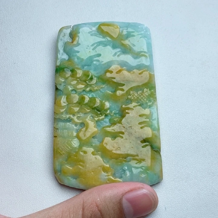 翡翠未镶嵌颈饰山水