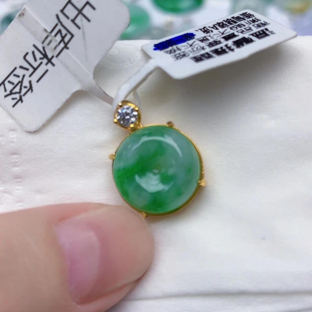 颈饰未镶嵌翡翠九元证书费自理