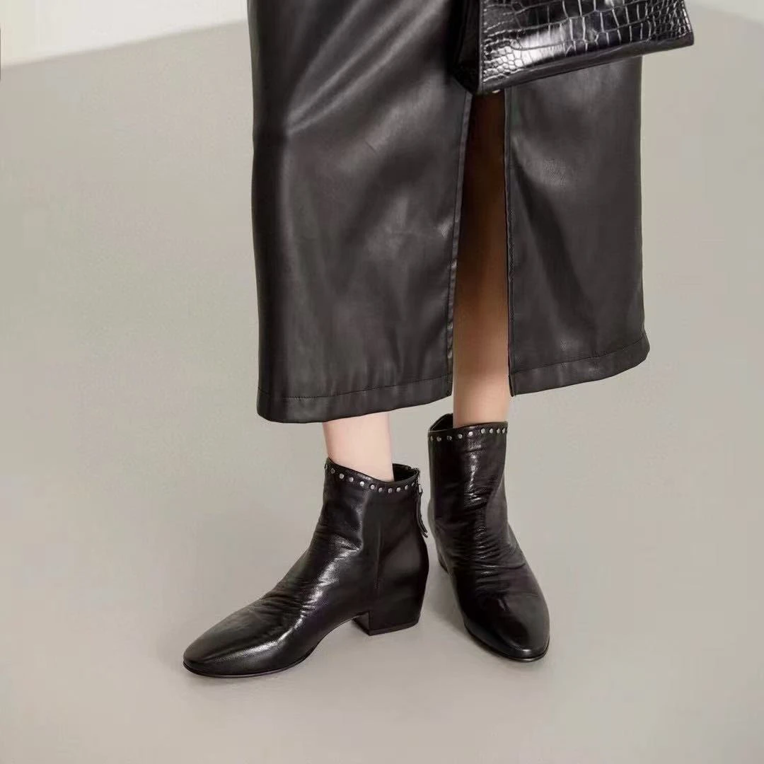 C1561 黑色  时尚秋冬粗跟圆头舒适真皮复古短靴