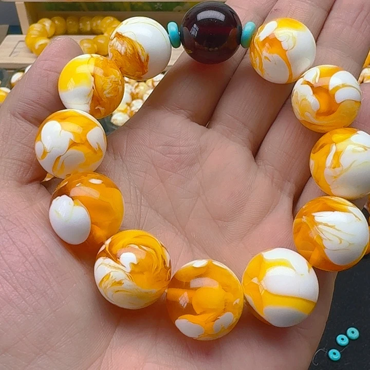 沙****宵瓷白素串搭配一条