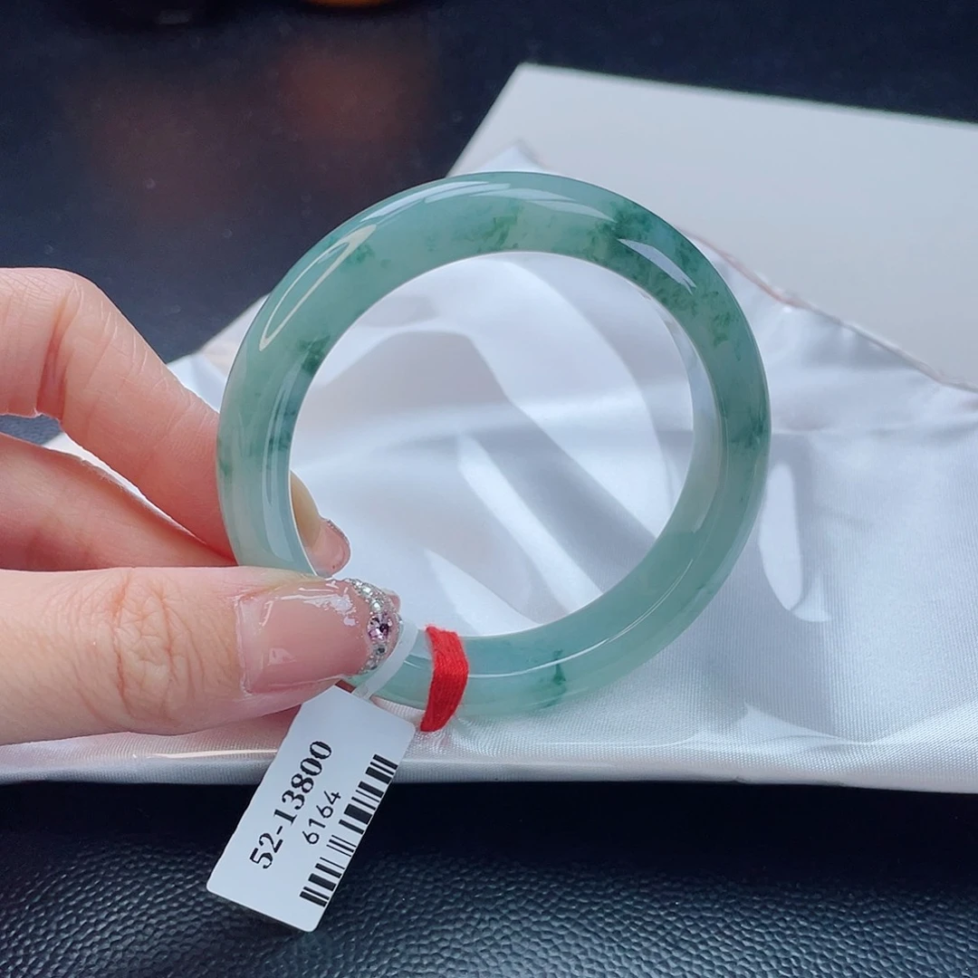 翡翠手镯未镶嵌翡翠