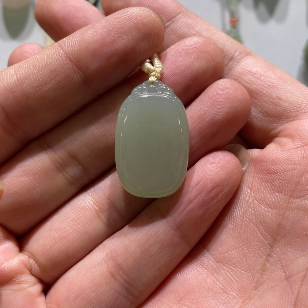 和田玉未镶嵌颈饰无事牌