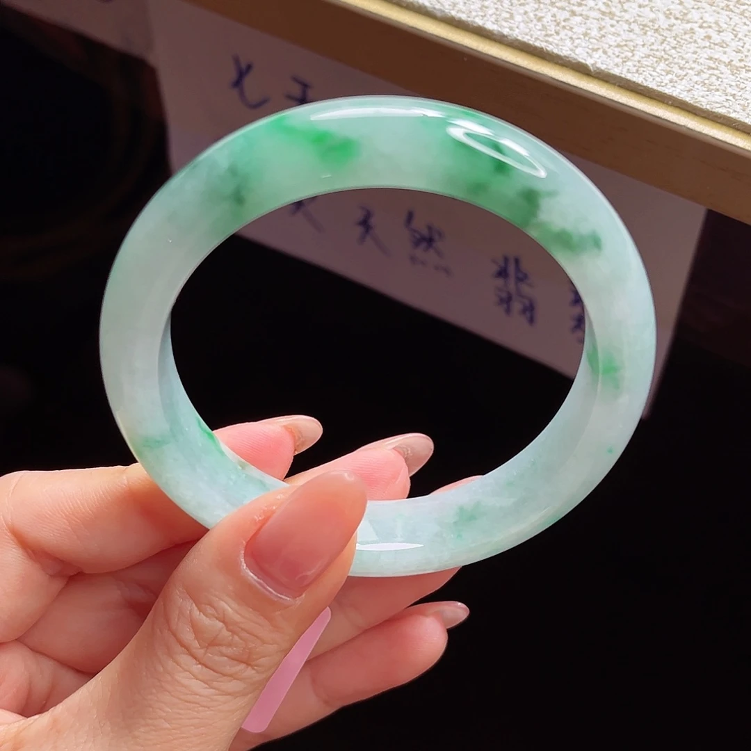 翡翠手镯未镶嵌手镯