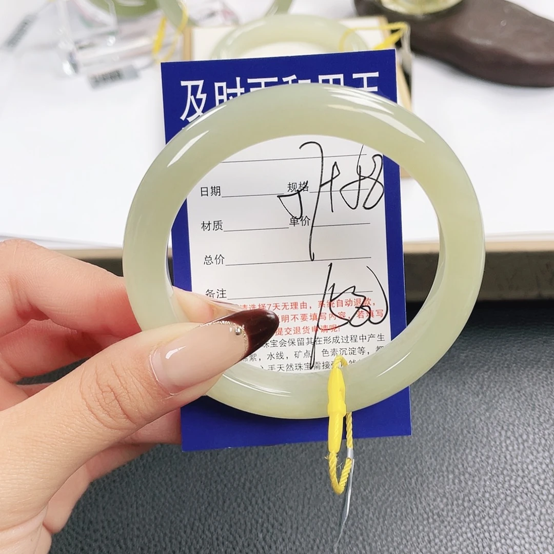 和田玉未镶嵌手镯