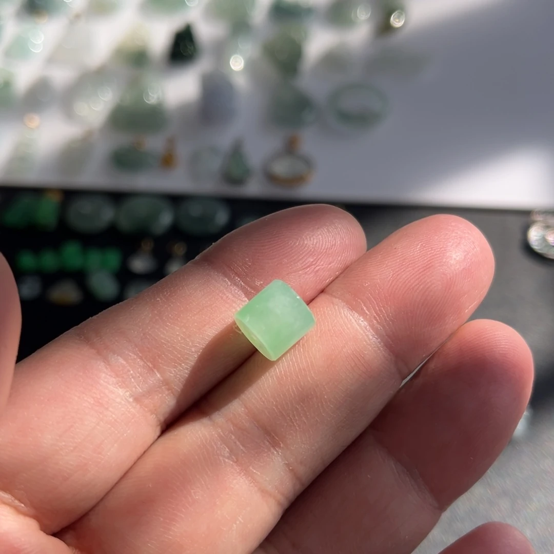 江***财翡翠未镶嵌颈饰福利