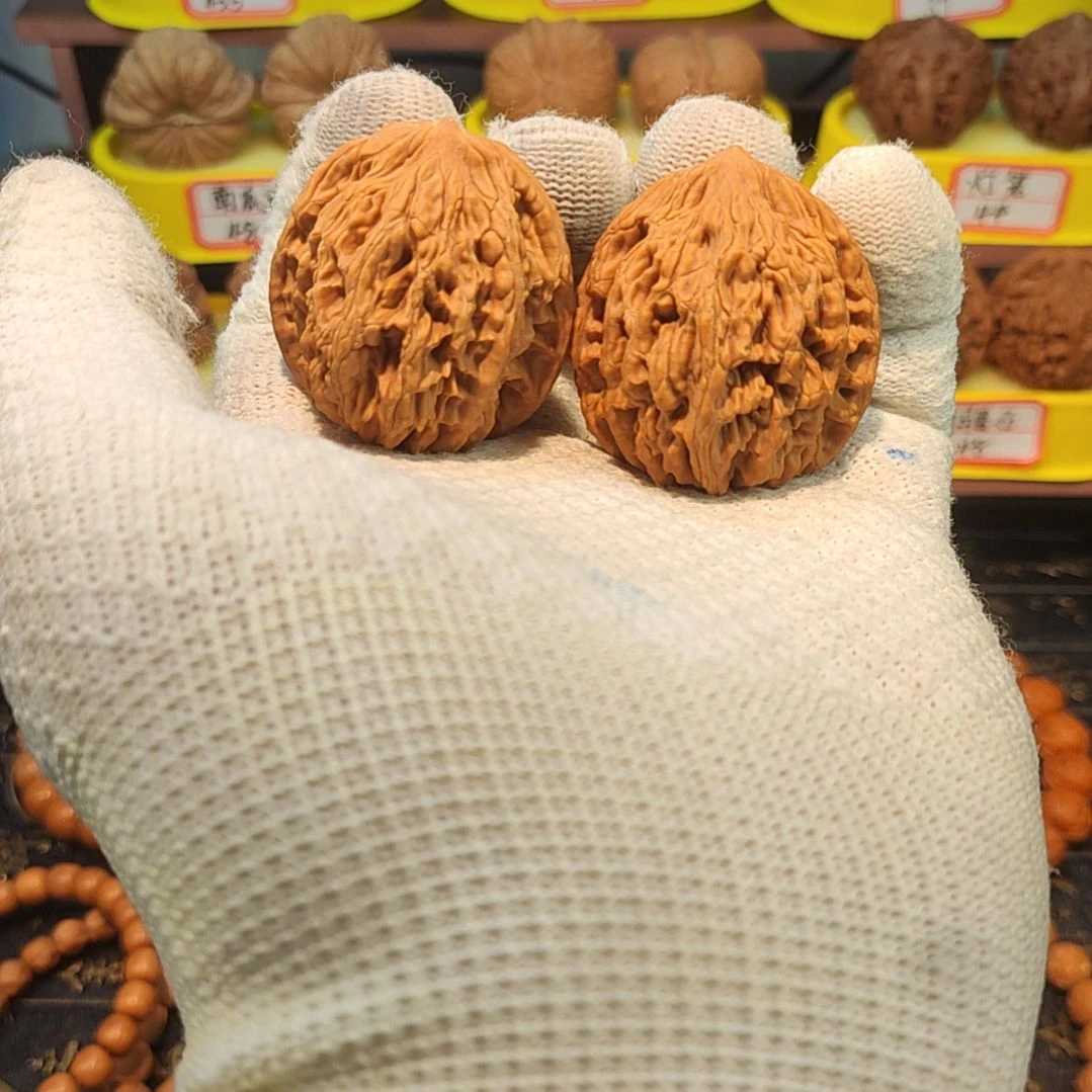 长***鲁文玩核桃吊坠虎头