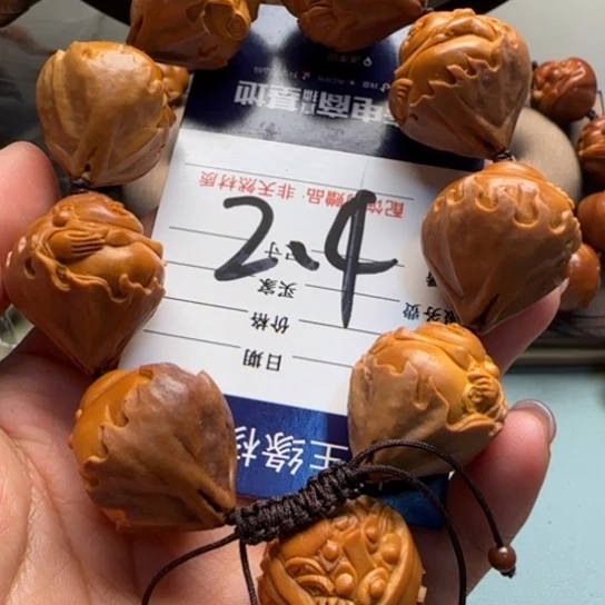 橄榄核手串雕刻工艺