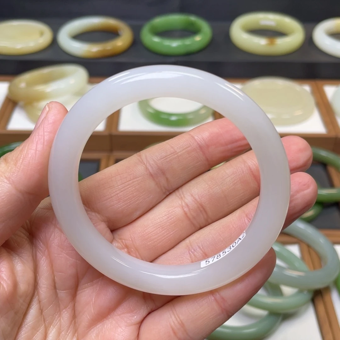 和田玉手镯未镶嵌56