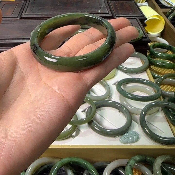 海***鸥和田玉（碧玉）未镶嵌手镯