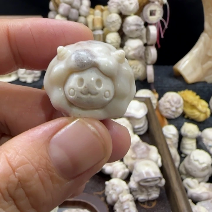 L***姐非金属配饰鹿角雕刻小羊