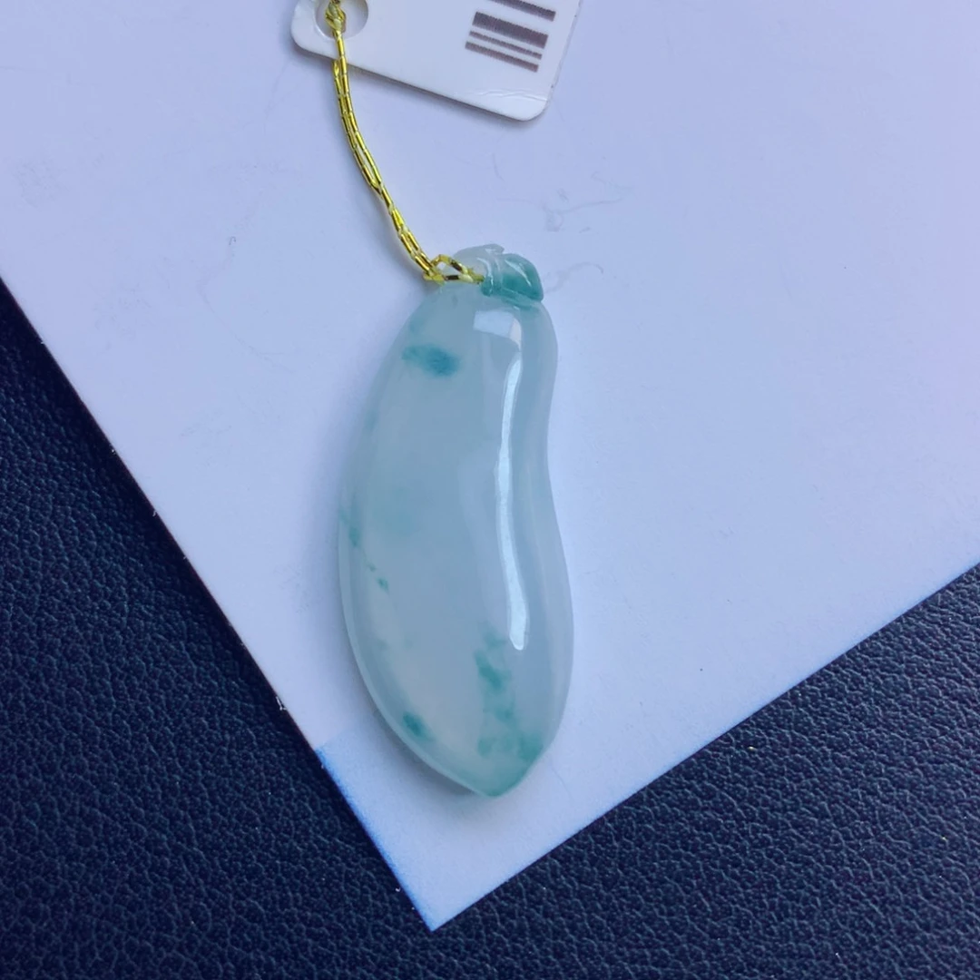 翡翠未镶嵌颈饰福瓜