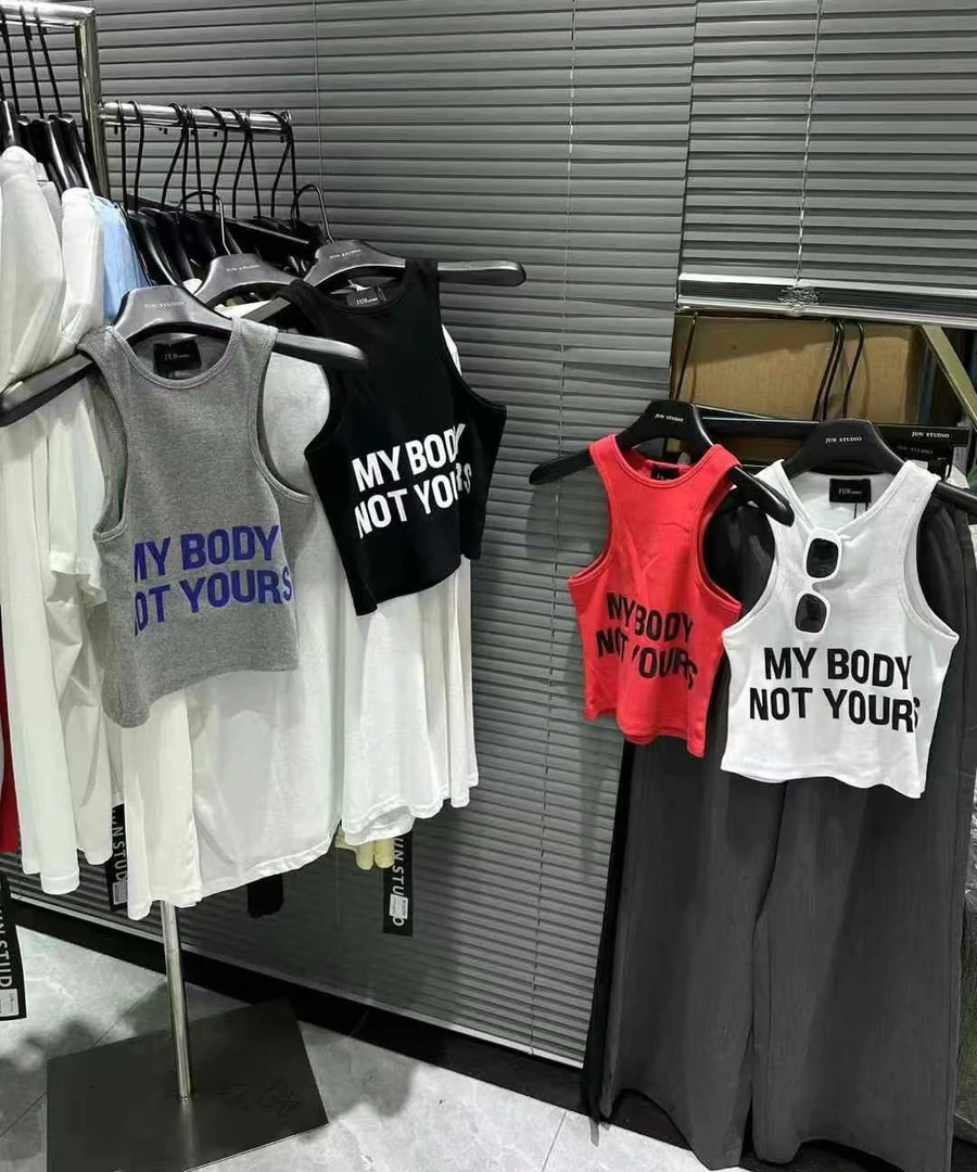 小凤推荐【字母背心】挖空设计短款 推荐骨干妹子入