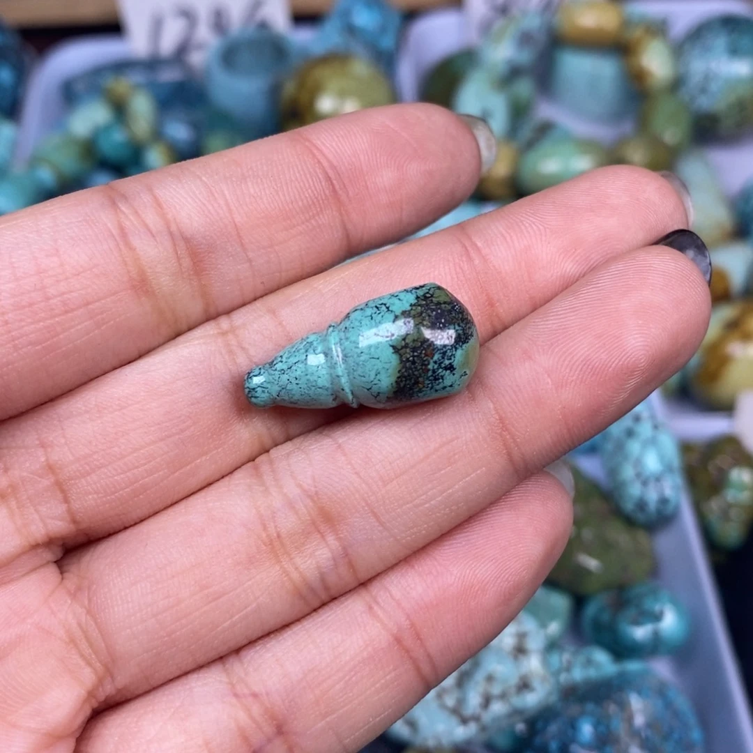 绿松石未镶嵌挂件