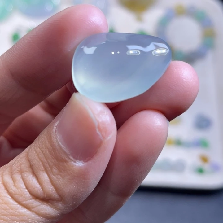 翡翠未镶嵌颈饰随行