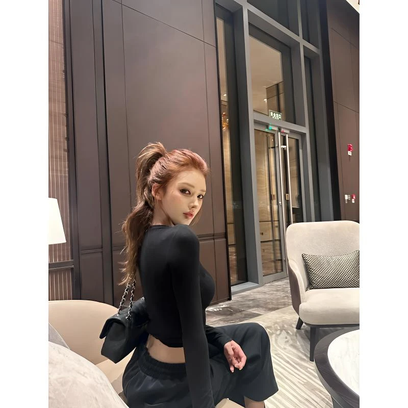 时尚洋气设计感套装女秋季2025新款修身显瘦上衣瑜伽休闲裤两件套