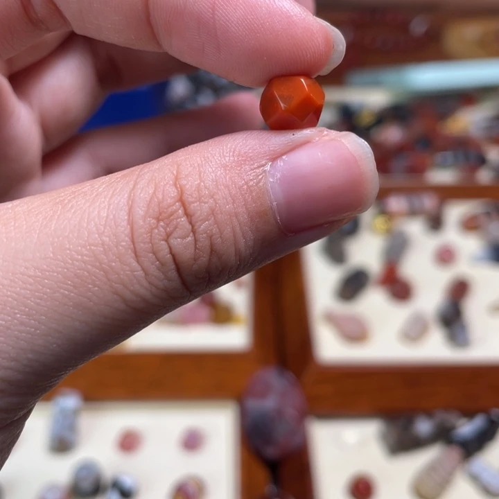 南红玛瑙未镶嵌颈饰55