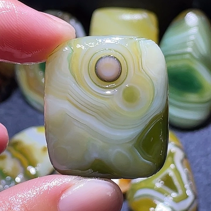 玛瑙/玉髓未镶嵌珠宝奇石