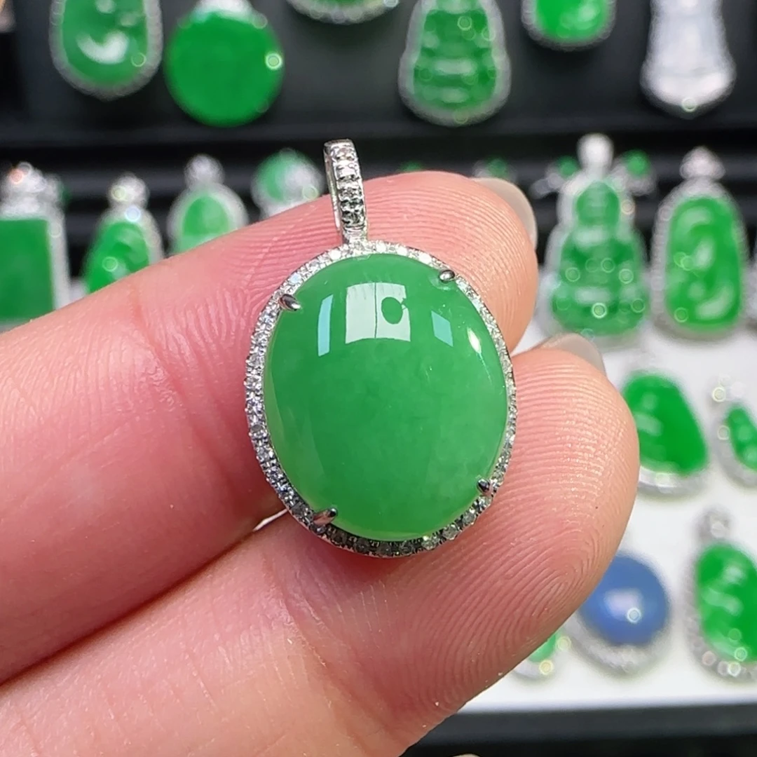 翡翠18K金镶嵌颈饰吊坠