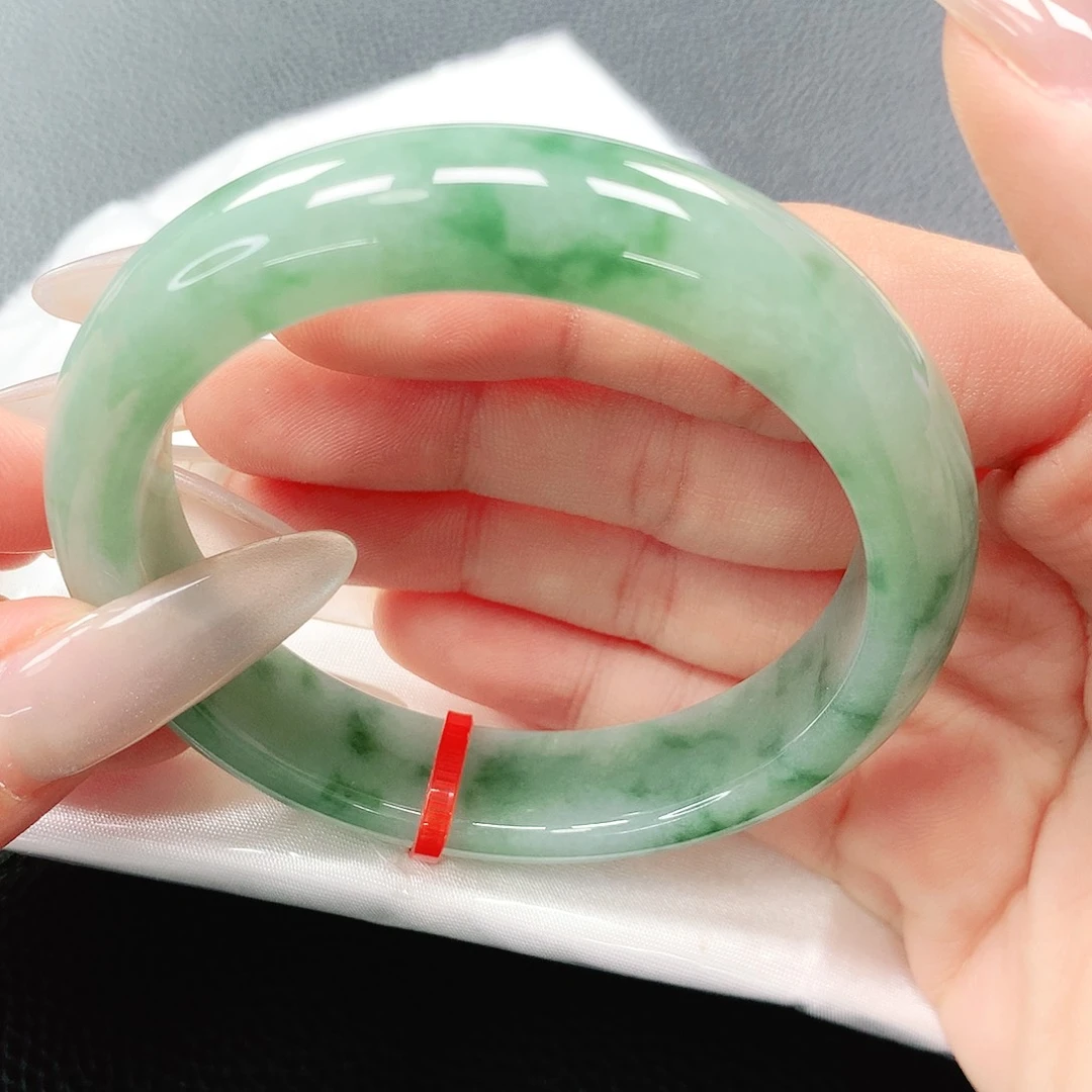 翡翠手镯未镶嵌53圈