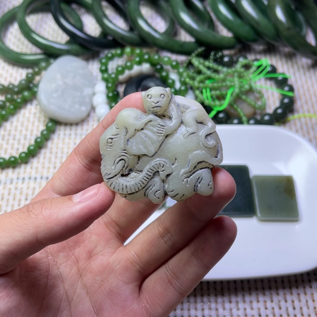 未镶嵌和田玉珠宝半成品封侯拜象 管抛光