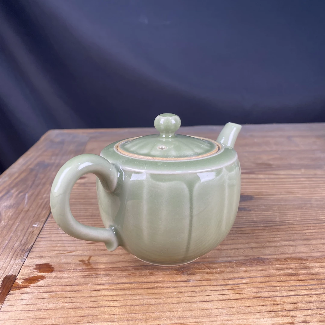 龙泉青瓷老梅子青莲瓣茶壶微微暇
