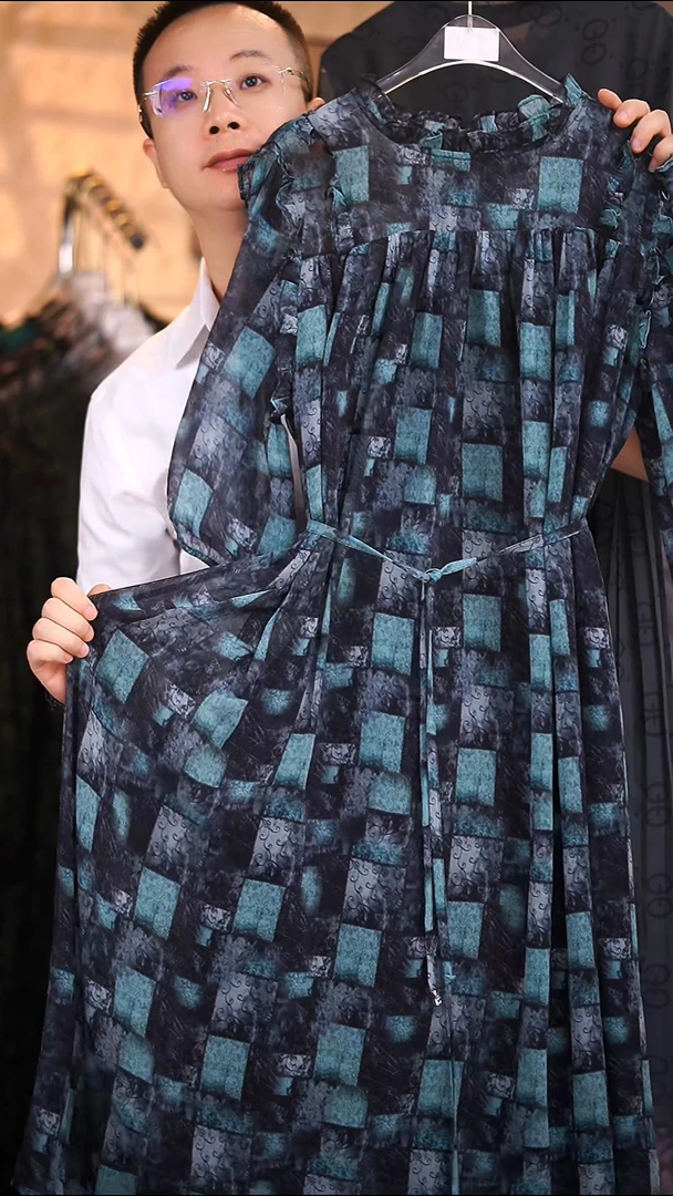 C35蓝色格纹宽松连衣裙女装连衣裙显瘦碎花长款