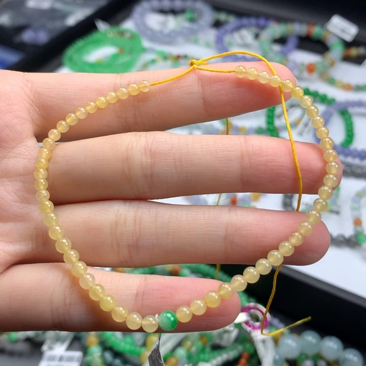 翡翠手镯未镶嵌翡翠