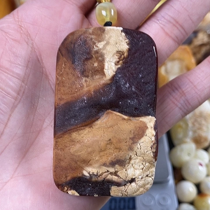 知***叶未镶嵌琥珀裸石我