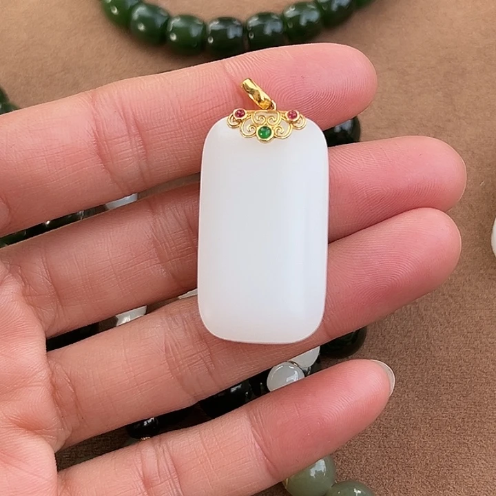 和田玉18K金镶嵌颈饰