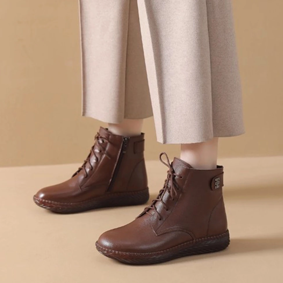 大码真皮女鞋秋冬新款厚底马丁妈妈短靴平底软底防滑靴子加绒保暖